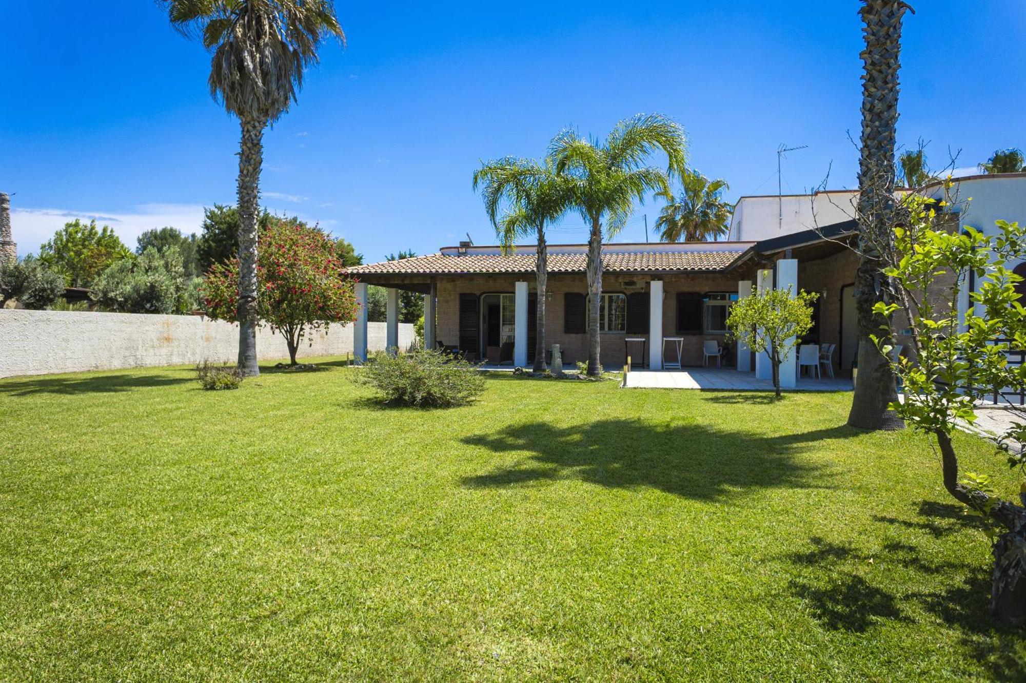 Villa El Capitano With Garden And Pool - Happy Rentals Muro Leccese Exterior photo